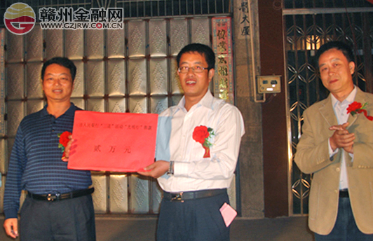 市人行為“三送”點“光明行”活動捐款