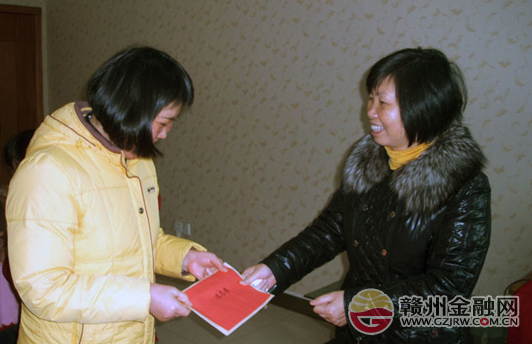 春節(jié)將至 市銀監(jiān)分局領(lǐng)導(dǎo)走訪慰問基層監(jiān)管辦