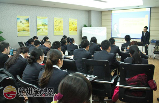 南康贛商村鎮(zhèn)銀行組織開展授信及柜面業(yè)務(wù)培訓