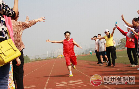 我市農(nóng)行舉辦長跑比賽迎省運(yùn)會(huì)