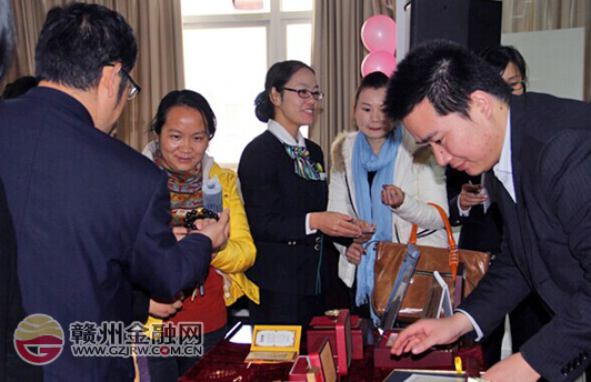 貴金屬品鑒走進南康農(nóng)行