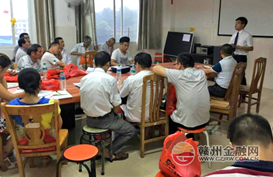 贛商村鎮(zhèn)銀行龍華支行走進(jìn)衛(wèi)生院普及金融知識(shí)