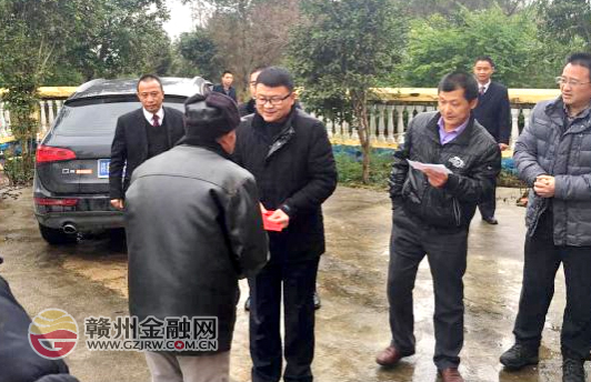 贛州銀座村鎮(zhèn)銀行組織寒冬暖心慰問(wèn)活動(dòng)
