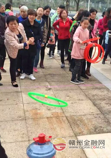 市興業(yè)銀行攜手區(qū)婦聯(lián)、體育局舉辦趣味游園活動(dòng)