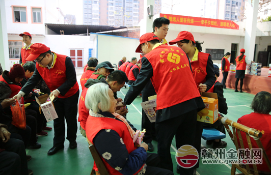 贛州銀行青年志愿者赴章貢區(qū)福利院學(xué)雷鋒 獻(xiàn)愛心
