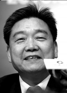 建行農(nóng)行行長暫代董事長 銀行股平穩(wěn)應(yīng)對(duì)