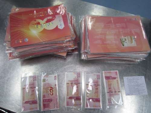 內地男子走私214套中銀香港紀念鈔遭海關扣查